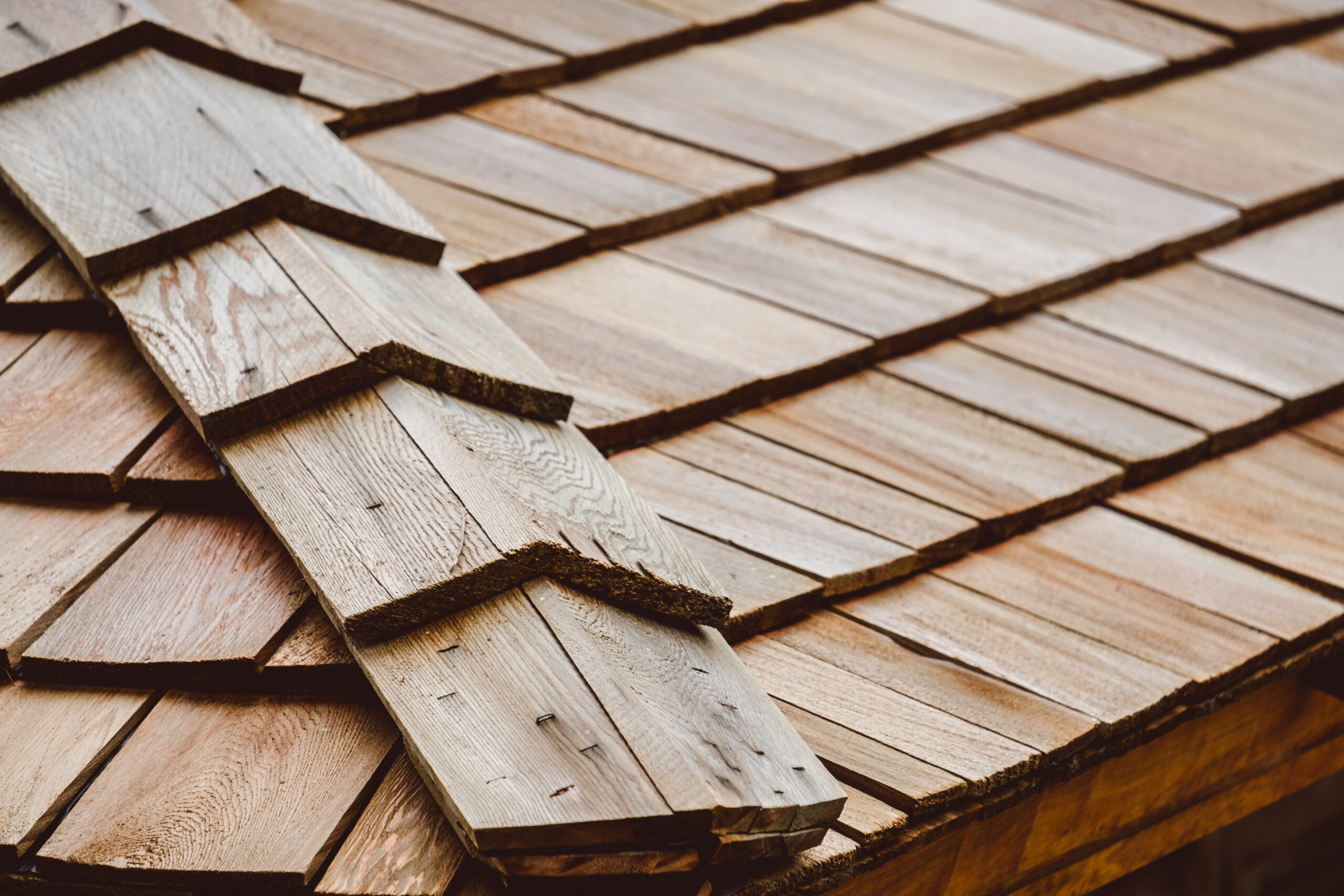 grizzly-roof-wooden-shake-roofs-installation